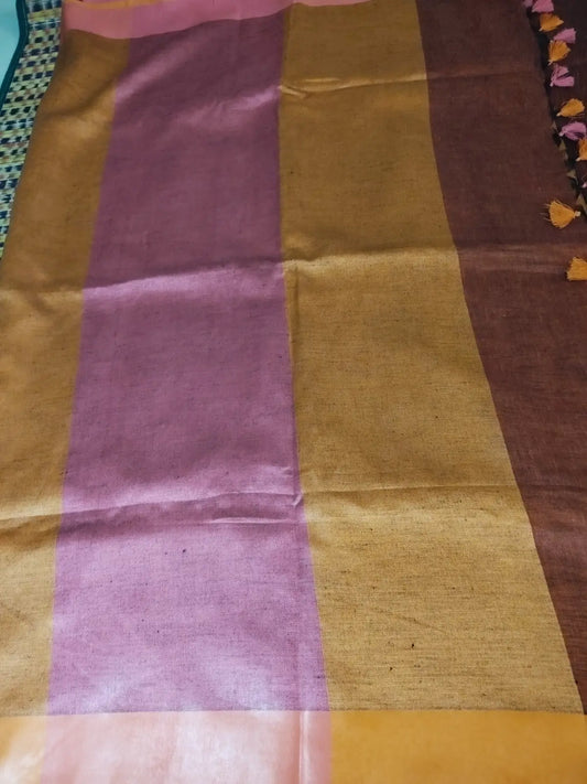 Pallu of Maroon Handloom Linen Saree with Ganga Jamuna Border