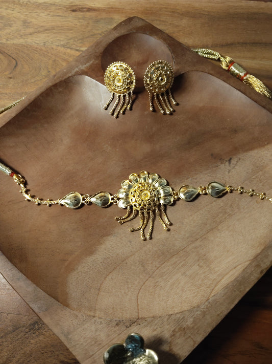 Gold Half Flower Choker Necklace Set