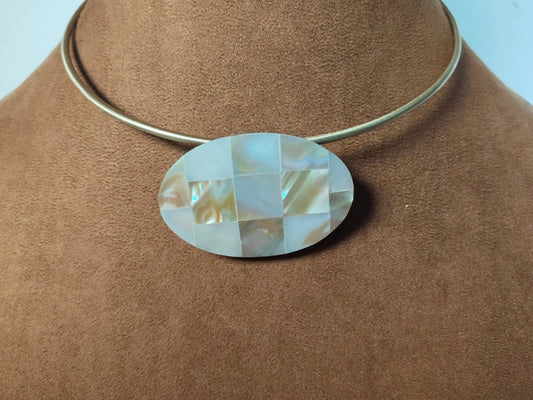 Mother Of Pearl Studded Pendant Hasli