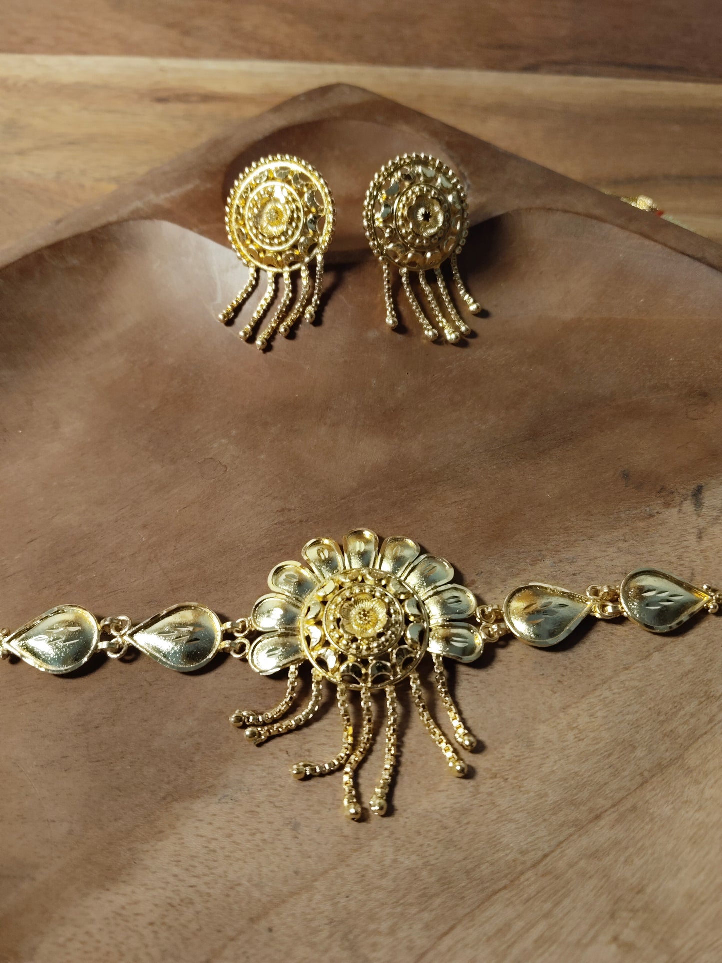 Gold Half Flower Choker Necklace Set