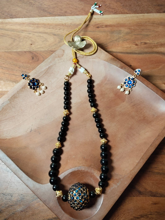 Blue Kemp Ball with Black Beads Necklace Set