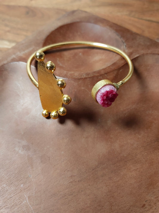 Dark Pink Druzy & Textured Gold Semicircle Bangle