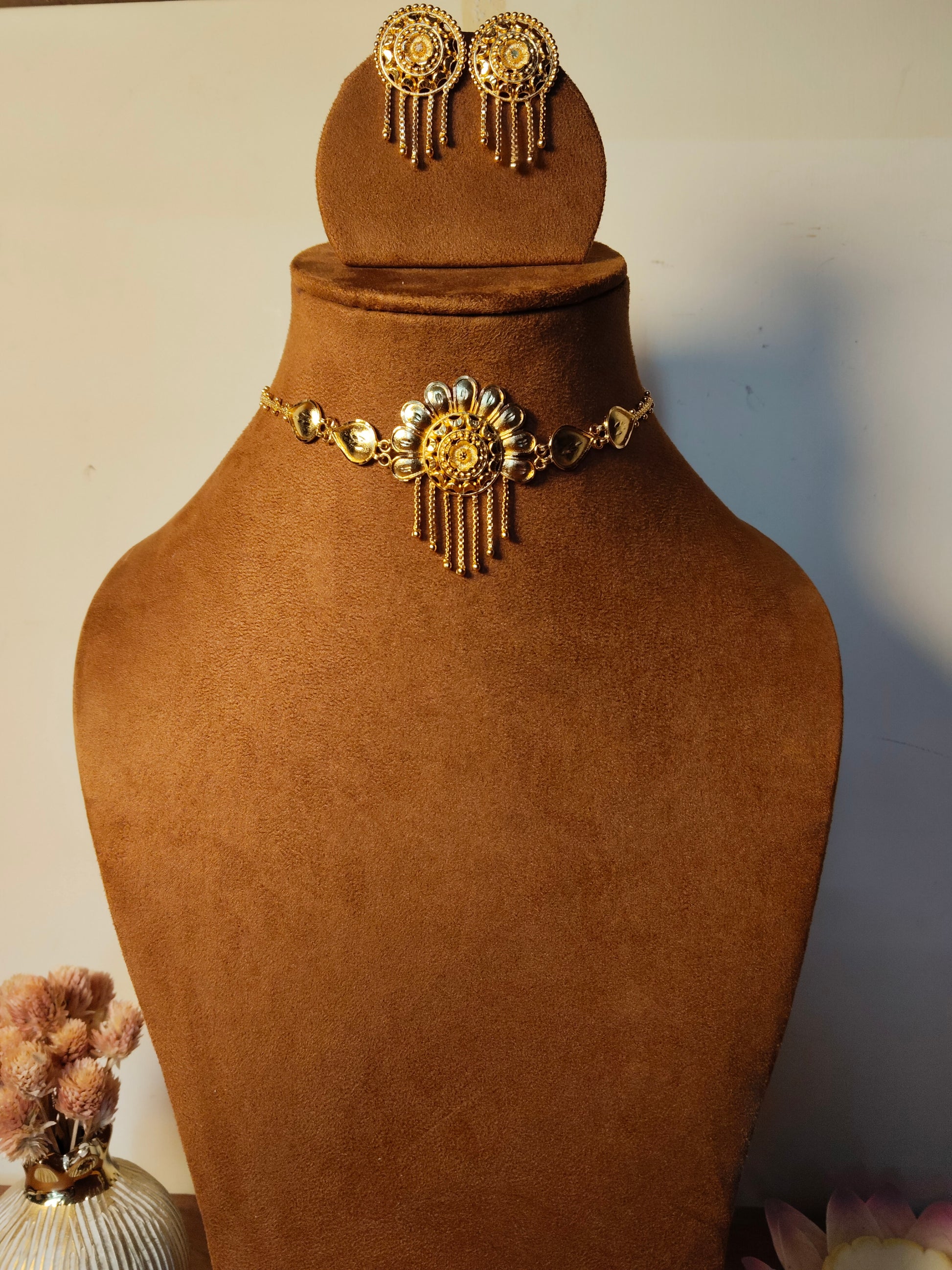 Gold Half Flower Choker Necklace Set