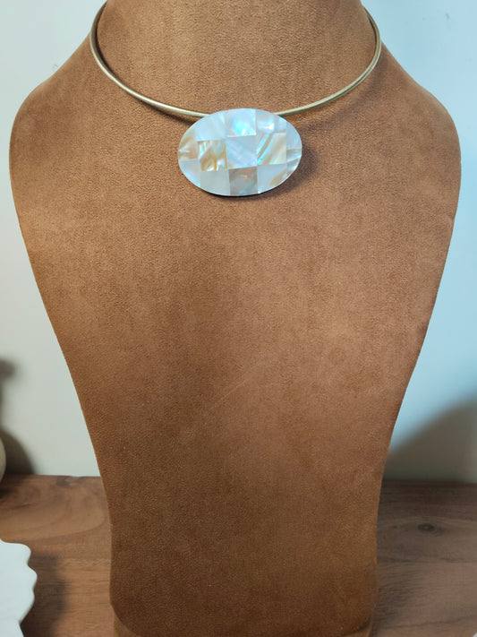 Mother Of Pearl Studded Pendant Hasli