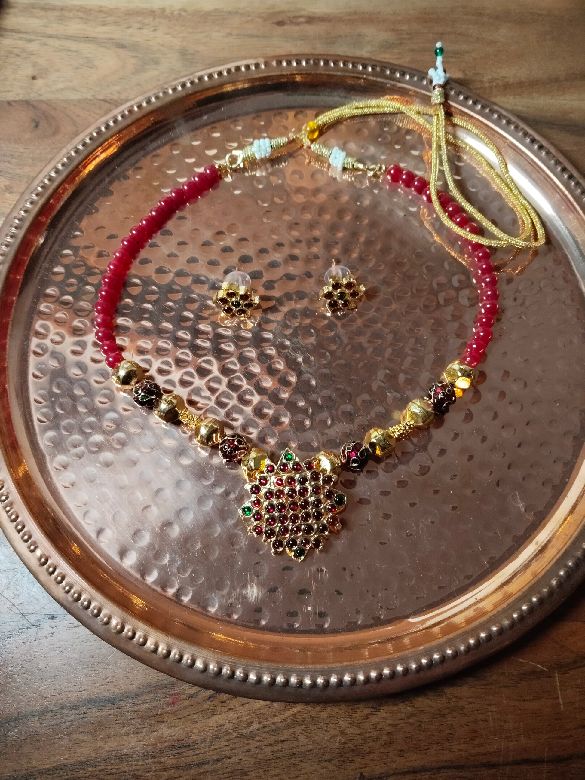 Red Green Kemp Gold Tone Rangoli Design Necklace Set