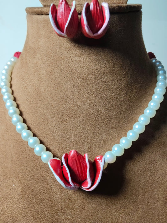 Red Clay Tulip with Pearls Necklace Set