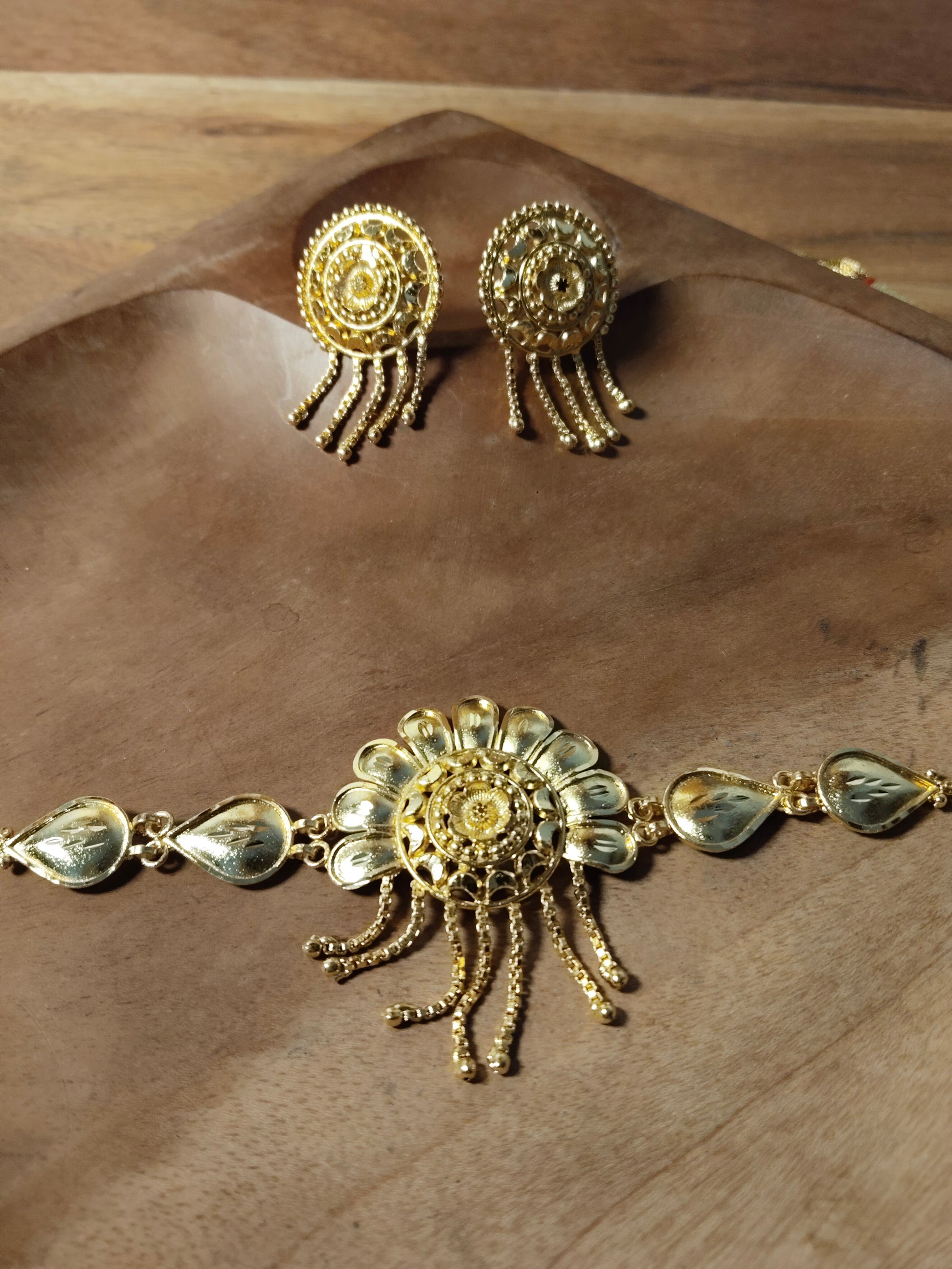 Gold Half Flower Choker Necklace Set